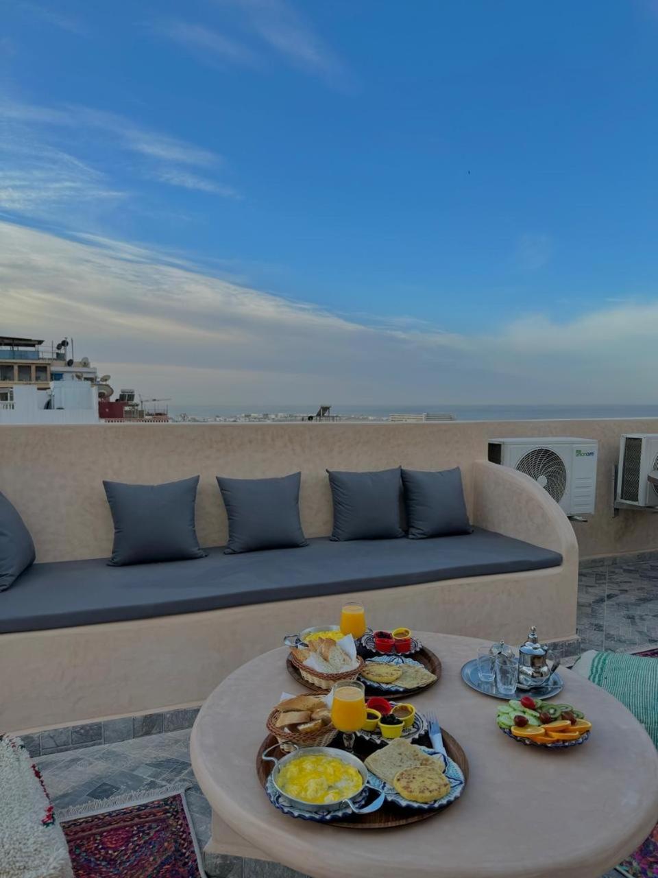 Playa Surf House Hostel Tamraght Bagian luar foto